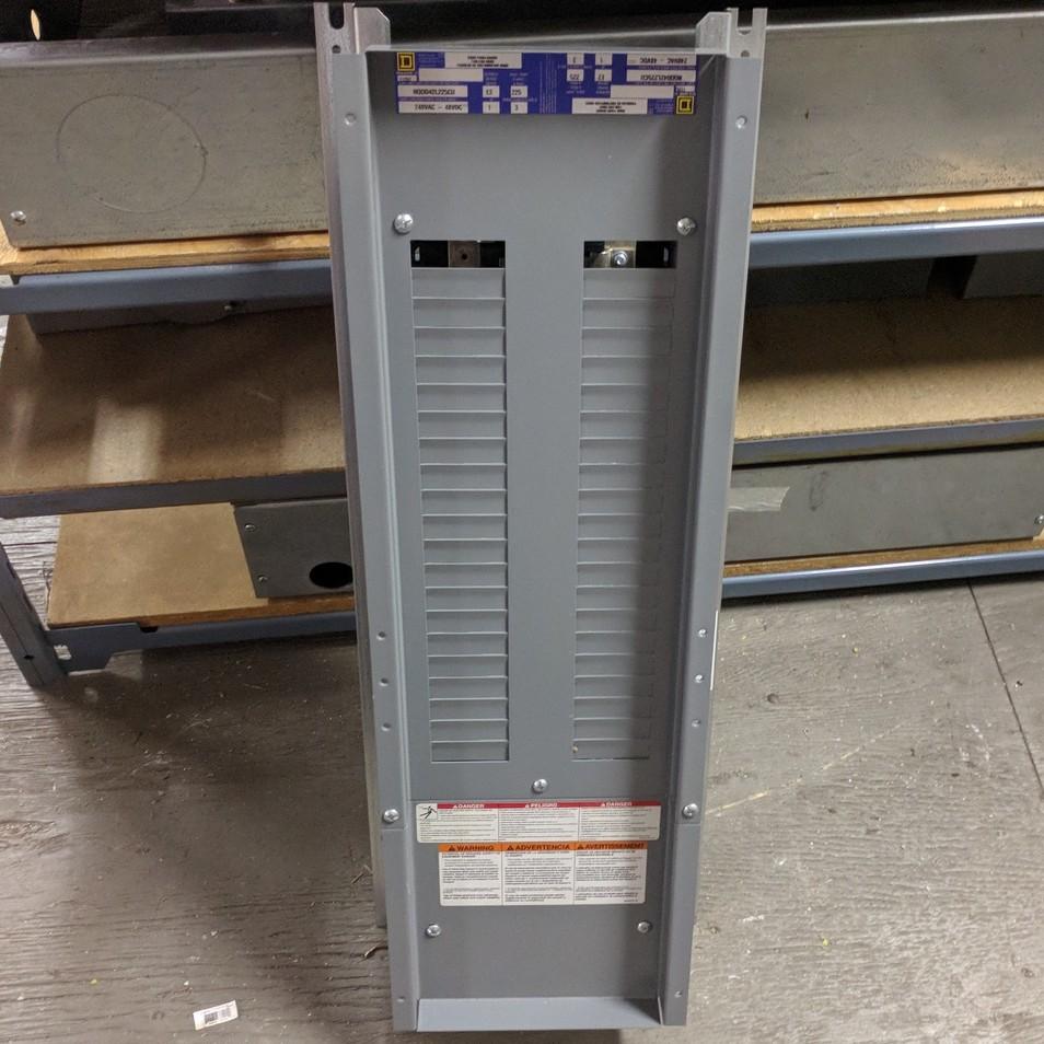 240/480v 225A Panel Insides - Square D - (NQOD42L225CU) — Metro