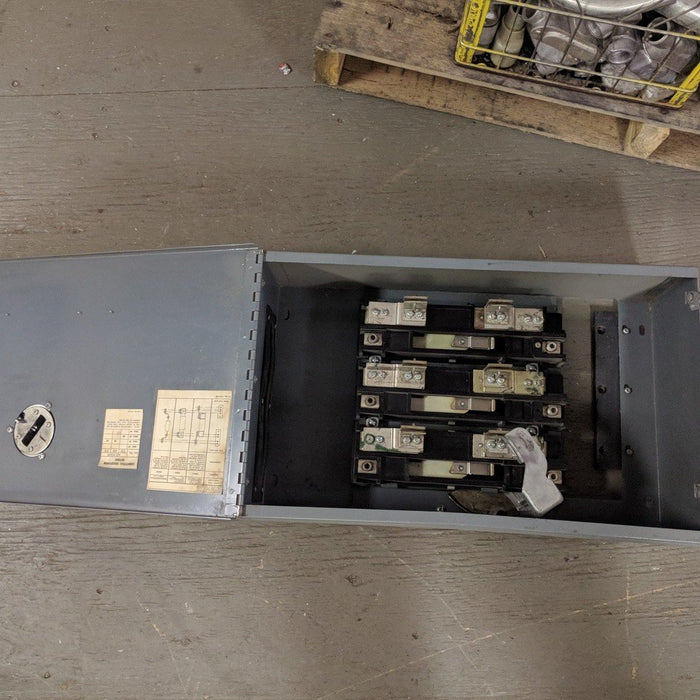Fusible Switch 230V 200A 25HP - GE - (PDQ20323)