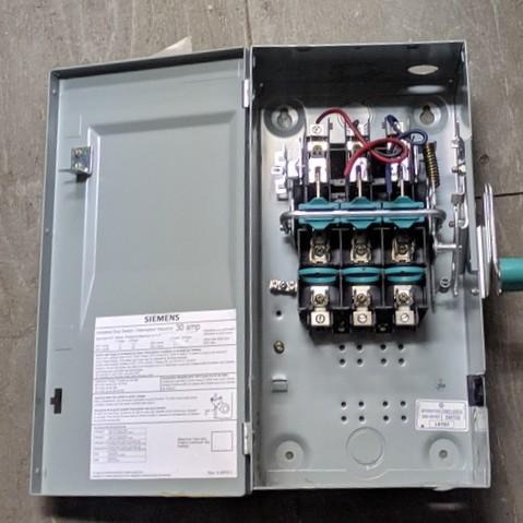 Fusible Switch 240V 30A 3-Pole - Siemens - (ID321)